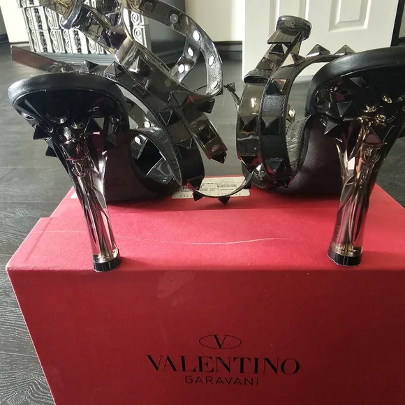 AUTHENTIC VALENTINO GARAVNI ROCKSTUD PUMPS 🚫 MISSING ROCK STUDS🚫 38 BLACK - Picture 2 of 9